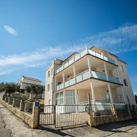 Spacious 3-bedroom Appartement