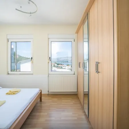 Spacious 3-bedroom Appartement Trogir