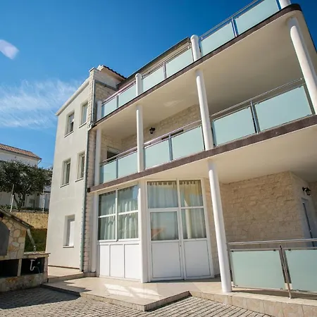 Spacious 3-bedroom 아파트 *