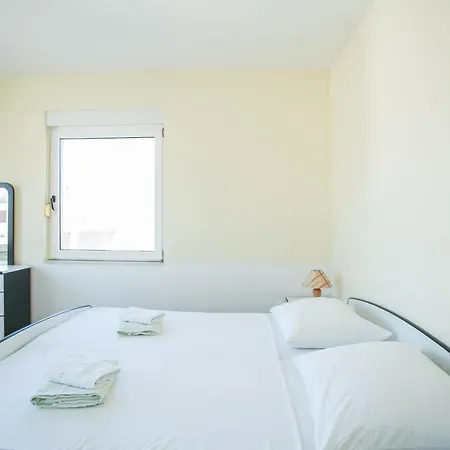 Spacious 3-bedroom 아파트 *